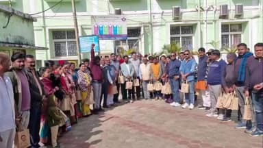 କରଞ୍ଜିଆ: ଓଡ଼ିଶାର ମୁଖ୍ୟମନ୍ତ୍ରୀ ମୋହନ ଚରଣ ମାଝିଙ୍କ ଜନ୍ମଦିନ ଉପଲେକ୍ଷେ କରଞ୍ଜିଆ ମେଡିକାଲରେ ଫଳ ବଣ୍ଟନ କଲେ କରଞ୍ଜିଆ ବିଧାୟକ