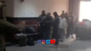 Mau : दादर ट्रेन में बम की सूचना मिलने से ट्रेन को कराया खाली, संदिग्ध सामानों को निकाला। #maunews
#मऊ #रेलवेसमाचार #रे...