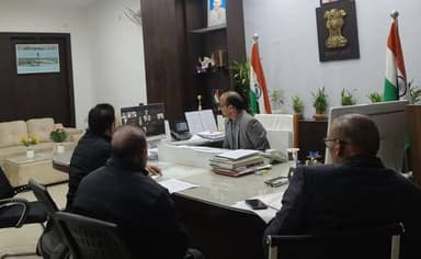 *विशेष गहन पुनरीक्षण–2026 एवं पंचायती राज वार्ड पुनर्गठन की समीक्षा*
*जिला निर्वाचन अधिकारी की अध्यक्षता में वीसी से ह...