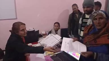 नरवर जनपद के ग्राम पुल्हा में रिश्वतखोरी का गंभीर आरोप, तहसील कार्यालय जनसुनवाई में सौंपा आवेदन