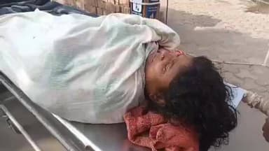 বহরমপুর: সমতরী গ্রামে হঠাৎ অসুস্থ হয়ে পড়েন এক মহিলা, চিকিৎসার জন্য আনা হয়েছে বহরমপুরMMC&H-এ