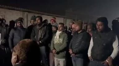 दिघलबैंक: तुलसिया के विधायक गोपाल अग्रवाल ने किया दौरा, लोगों ने SH-99 सड़क पर पुलिया और नाला बनाने की मांग की