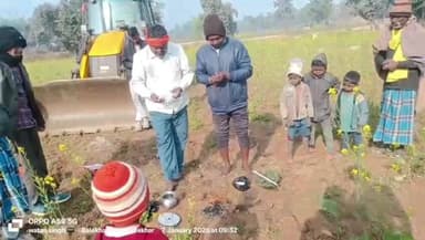 डंडई: धरती आबा जनजातीय उत्कर्ष अभियान के तहत तालाब निर्माण का भूमि पूजन, गांव में विकास की नई उम्मीद