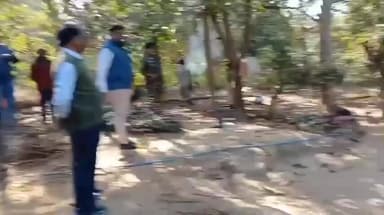 जगन्नाथपुर: हाथी प्रभावित गांव पहुंचे पूर्व मुख्यमंत्री मधु कोड़ा, मृतकों के परिजनों को ₹10-10 लाख मुआवजा देने की मांग की