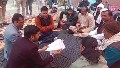 अतर्रा: अतर्रा में किसानों का अनिश्चितकालीन धरना समाप्त, एसडीएम ने धान खरीद में सुधार के दिए निर्देश