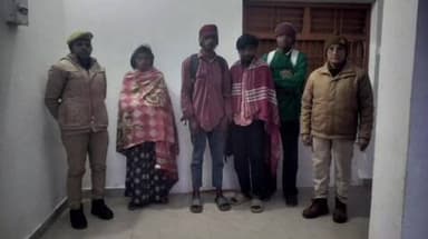 इकौना: थाना गिलौला की मिशन शक्ति टीम ने गुमशुदा मंदबुद्धि महिला को सकुशल परिजनों को सुपुर्द किया