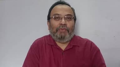 কলকাতা: মোহনবাগান-ইস্টবেঙ্গলের নামের উচ্চারণ নিয়ে কলকাতায় সাংবাদিক বৈঠকে কেন্দ্রীয় ক্রীড়ামন্ত্রীকে তীব্র কটাক্ষ কুণাল ঘোষের