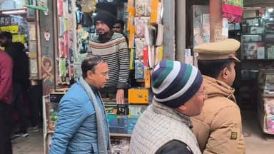 "खाली करते रहेंगे तो टाइम मिलेगा.."
दालमंडी में शुरू हुई ध्वस्तीकरण की कार्रवाई...
#Dalmandi