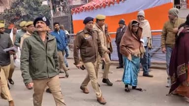 ध्वस्तीकरण से पहले दालमंडी पहुंचे पुलिस कमिश्नर मोहित अग्रवाल...
#dalmandi