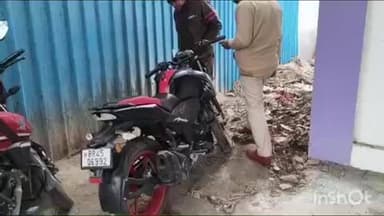 भभुआ: भभुआ कुदरा बायपास रोड पर अतुल वाटिका के पास अनियंत्रित बाइक पलटने से दो लोग घायल, एक को रेफर किया गया