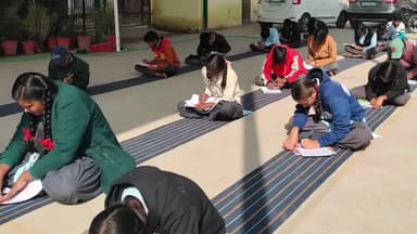 देेवगढ़: राष्ट्रीय सड़क सुरक्षा सप्ताह कार्यक्रम के तहत कुंवाथल विद्यालय में प्रतियोगिता का आयोजन हुआ