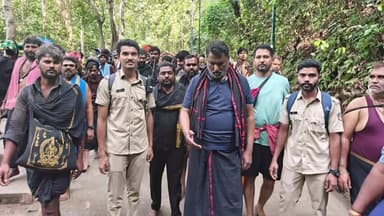 ధర్మపురి: శబరిమల యాత్రలో తెలంగాణ రాష్ట్ర సంక్షేమ శాఖ మంత్రి అడ్లూరి లక్ష్మణ్ కుమార్