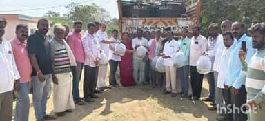 లింగాల: లింగాల మండల కేంద్రంలో మత్స్య సహకార సంఘాలకు చేప పిల్లల పంపిణీ