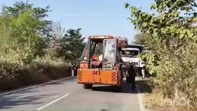 खूंटपानी: पाताहातु रेलवे फाटक के पास अनियंत्रित होकर पलटा मालवाहक हाईवा, चालक बाल-बाल बचा