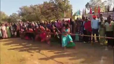 बड़ेराजपुर: विधायक नीलकंठ टेकाम ने अटल बिहान खेल प्रतियोगिता का किया उद्घाटन, 19 पंचायत की महिलाएं प्रतियोगिता में ले रही भाग