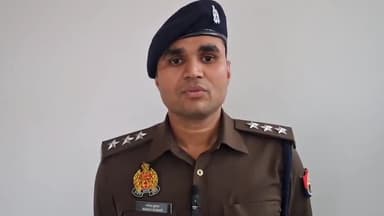 रुद्रपुर: लार पुलिस ने मुखबिर की सूचना पर चार गोवंश पशुओं के साथ पिकअप गाड़ी पकड़ी, तस्कर भी गिरफ्तार, सीओ ने दी जानकारी