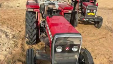 पुष्कर: पुष्कर थाना पुलिस ने अवैध बजरी खनन के मामले में पांच ट्रैक्टरों को किया ज़ब्त, अभियान के तहत कार्रवाई को अंजाम दिया