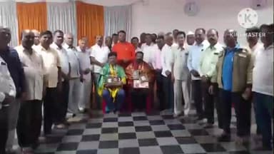 ಬಸವನ ಬಾಗೇವಾಡಿ: ಪಟ್ಟಣದಲ್ಲಿ ಪತ್ರಕರ್ತರ ಸಂಘದ ನೂತನ ಅಧ್ಯಕ್ಷ ಉಪಾಧ್ಯಕ್ಷರಿಗೆ ಸನ್ಮಾನಿಸಿದ ಸಿದ್ದಲಿಂಗ ಶ್ರೀ