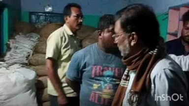 ఇల్లందు: ఇల్లందు మండల వ్యాప్తంగా రేషన్ దుకాణాలపై విజిలెన్స్ అధికారులు ఆకస్మిక దాడులు