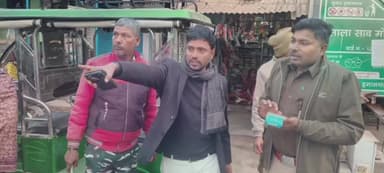 इमामगंज: रानीगंज मार्केट में सड़क पर वाहन पार्क करने वाले चालकों से थाना व अंचल ने वसूला जुर्माना