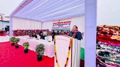 शाहजहांपुर: केआर पेपर्स ने कंबल वितरण कार्यक्रम का आयोजन किया