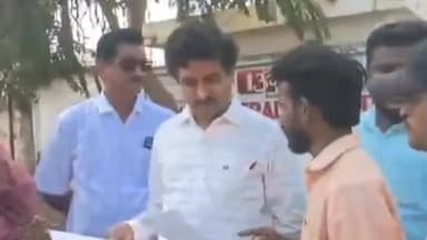 టెక్కలి: రావివలసలోని ఓ పరిశ్రమను తనిఖీ చేసేందుకు వచ్చిన కాలుష్య నియంత్రణ అధికారులు