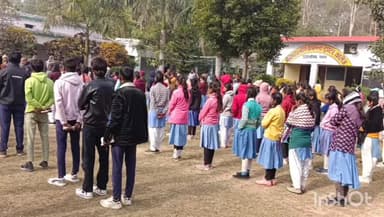 भानपुर: वाल्टरगंज पुलिस ने साइबर सुरक्षा को लेकर एक इंटरकालेज के छात्रों से संवाद किया, किया जागरूक