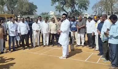 నార్సింగి: రామయంపేట్ లో క్రికెట్ పోటీలు ప్రారంభించిన ఎమ్మెల్యే రోహిత్ రావు