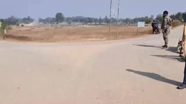 जलडेगा: ओडगा में पुलिस ने चलाया वाहन जांच अभियान, यातायात नियमों का पालन करने की दी हिदायत