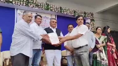 ધોળકા: ધોળકા નગરપાલિકા ખાતે પ્રધાનમંત્રી આવાસ યોજના (શહેરી) 2.0 અંતર્ગત અભિનંદન પત્ર વિતરણ કાર્યક્રમ યોજાયો