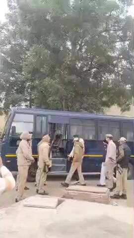 रायसिंहनगर: रायसिंहनगर में कार से ₹91 लाख बरामद, रंगदारी वसूलने के मामले में लगभग एक दर्जन आरोपियों को कोर्ट में किया पेश