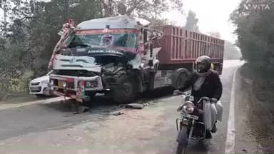 गड़हनी: प्रखंड के लभुआनी मोड़ के पास टेलर और अज्ञात वाहन में हुई भिड़ंत, कोई हताहत नहीं