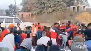 मेराल: “आइये खुशियाँ बाँटें”: लगमा के पास वंचित परिवारों तक पहुँची राहत