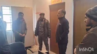 पतरघट: पतरघट के पंचायत सरकार भवन किशनपुर में जिलाधिकारी ने फार्मर रजिस्ट्री का निरीक्षण किया