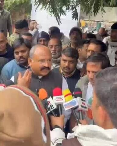 राजस्थान की भाजपा सरकार के 2 साल पूरे होने के खिलाफ कांग्रेस जन ने निकाली पोल खोल रैली
#kota #rajasthancongress@