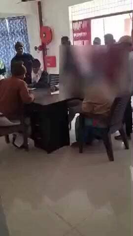 मोरवा: हलई थाना क्षेत्र के एक गांव में मनचलों से तंग आकर परिवार ने पुलिस से मदद मांगी