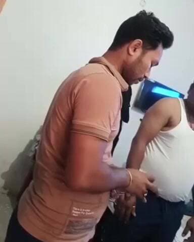 वारिसनगर: ताजपुर अंचल का एक कर्मचारी वारिसनगर में घूस लेते हुए वीडियो में वायरल