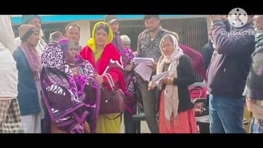 लेस्लीगंज: मुखिया ने असहाय और जरूरतमंद लोगों के बीच कंबल का वितरण किया