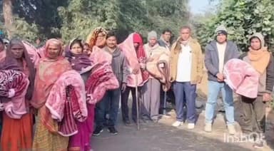 खरौंधी: कांडी में मुखिया प्रतिनिधि द्वारा कंबल का वितरण