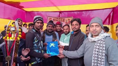 अरेराज: अरेराज में आयोजित सोमेश्वर नाथ T20 में अरेराज ने बखरिया टीम को पराजित किया, फाइनल में किया प्रवेश