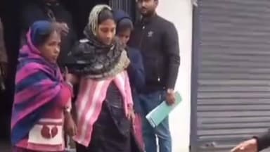 कसिया: कुशीनगर के खड्डा में प्रशासन ने अवैध निजी अस्पतालों पर की बड़ी कार्रवाई, दो अस्पताल किए सीज