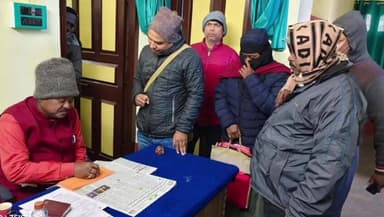 হরিপাল: হরিপালে ‘জনতার দরবারে’ রাজ্যের মন্ত্রী বেচারাম মান্না- হরিপাল ডাকবাংলো অফিসে