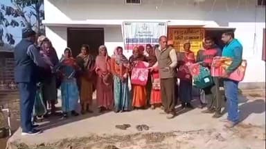 सिमरिया: सलगी गांव में सांसद प्रतिनिधि ने गरीबों के बीच कंबल बांटे