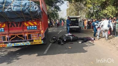 काठीकुंड: काठीकुंड-शिकारीपाड़ा मुख्य मार्ग कालाजार पर भीषण सड़क हादसे में ट्रक की टक्कर से बाइक सवार युवक की मौत, दो घायल