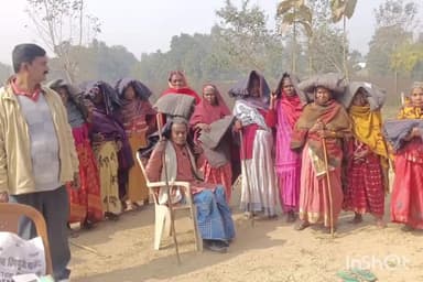 पड़वा: तुकबेरा पंचायत सचिवालय में मुखिया विनोद विश्वकर्मा ने जरूरतमंद लोगों के बीच 300 कंबल वितरित किए