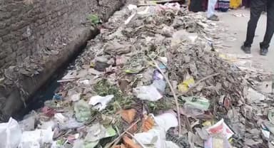 सिविल लाइन्स: बुराड़ी विधानसभा क्षेत्र के कपिल विहार कॉलोनी में गंदगी से लोगों का जीना हुआ मुश्किल