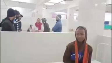 टेटिया बम्बर: संत टोला दरगाह के पास ई-रिक्शा और बाइक की टक्कर, ई-रिक्शा चालक गंभीर रूप से घायल