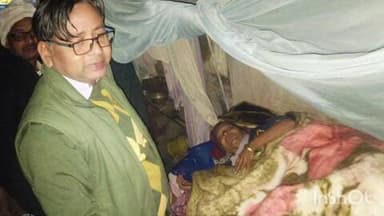 बोरियो: बड़ा मदन शाही पंचायत भवन एवं बोरियो बाजार में बीडीओ ने गरीबों और असहायों के बीच कंबल वितरित किए