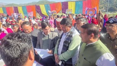 द्वाराहाट: ‘सरकार जनता के द्वार’ कार्यक्रम में न्याय पंचायत कामा में जनसंवाद, समस्याओं के त्वरित समाधान के दिए गए निर्देश