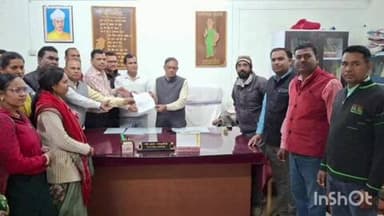 थानखम्हरिया: बेमेतरा जिला शिक्षा अधिकारी के कार्यालय में जिले के प्रधान पाठकों ने VSK APP के बहिष्कार के संदर्भ में सौंपा ज्ञापन